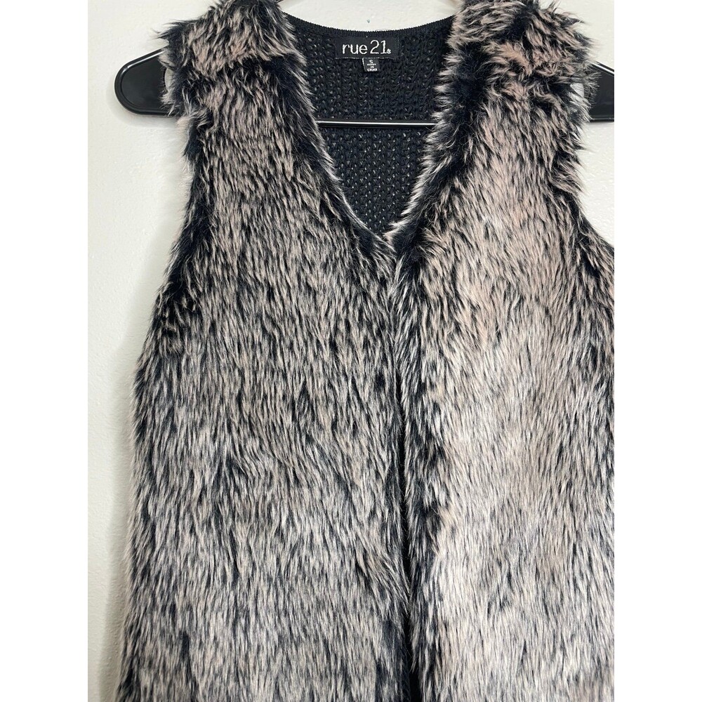 rue21 Faux Fur Vest Womens Small Gray Sleeveless Open Front Cozy Layer - Picture 2 of 6
